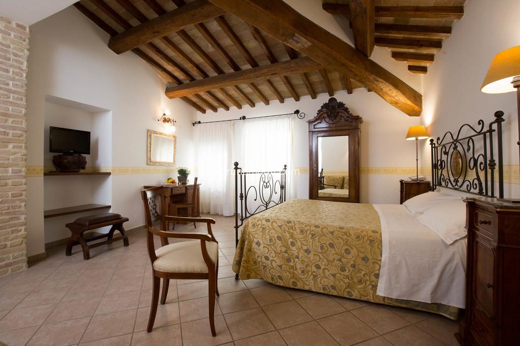 Hotel Palazzo Brunamonti 베바냐 외부 사진
